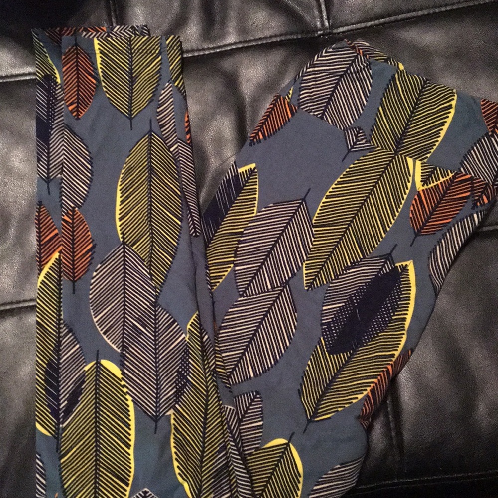Leaf design lularoe tc leggings